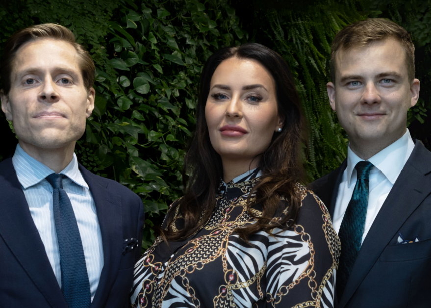 Kalle Mäenpää, Julia Ahlfors ja Otto Meri