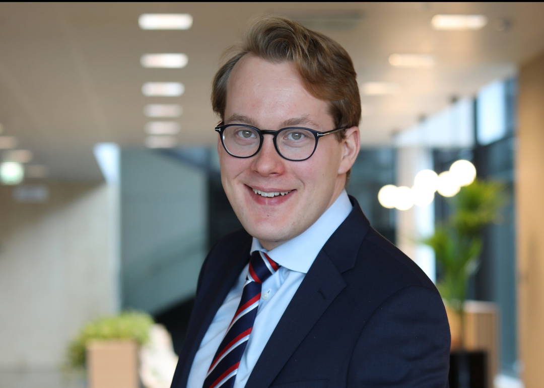 Tuomas Kiviranta vastaa maa- ja metsätalouden sekä muiden maaseutuelinkeinojen verotusta koskevan Maatilaverotus-hakuteoksen päivittämisestä.